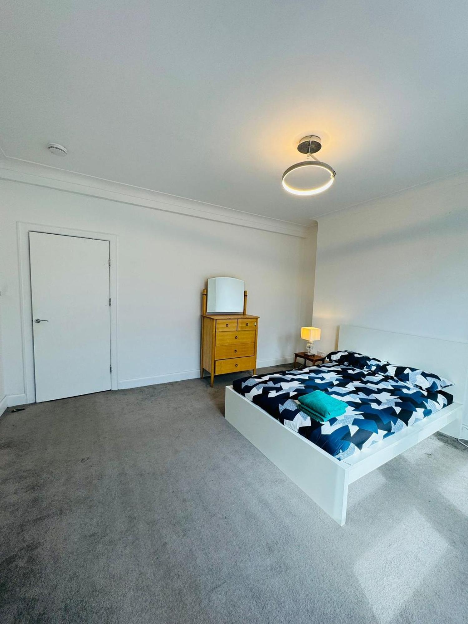 The Urban Retreat Apartment Единбург Екстериор снимка