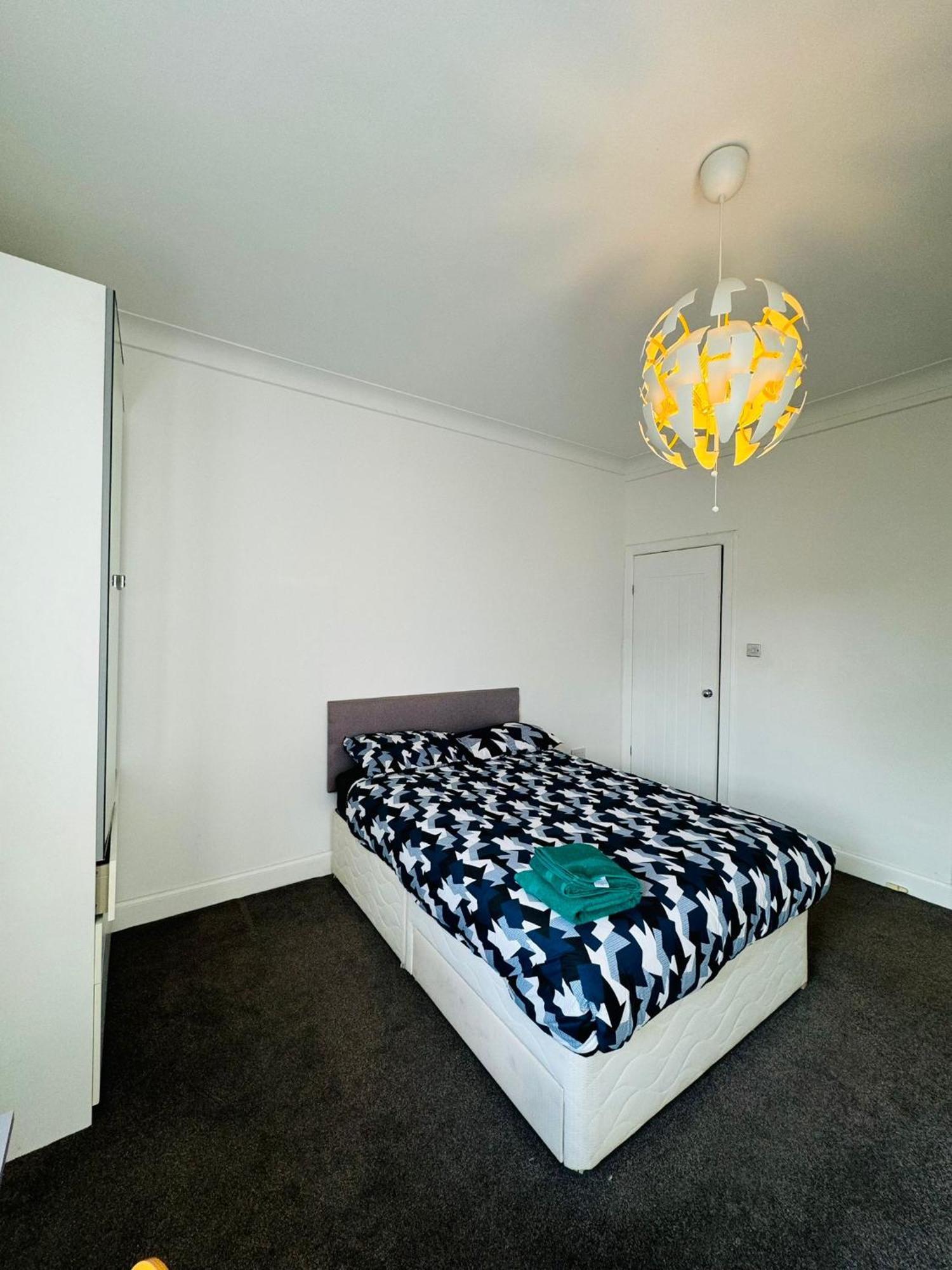 The Urban Retreat Apartment Единбург Екстериор снимка
